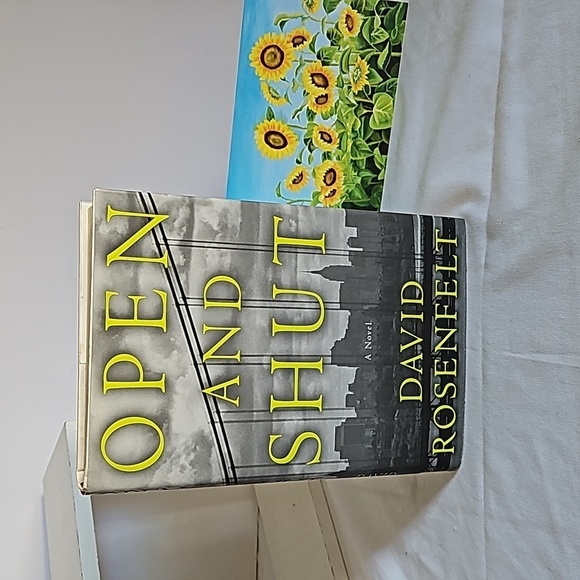 Open and shut a novel of David Rosenfelt Home Accent Cofffe table book - Picture 3 of 12